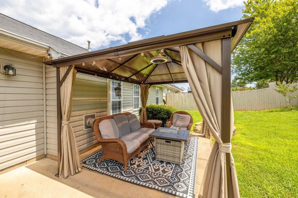 Queen City Family-Friendly Entire House, Charlotte Bagian luar foto